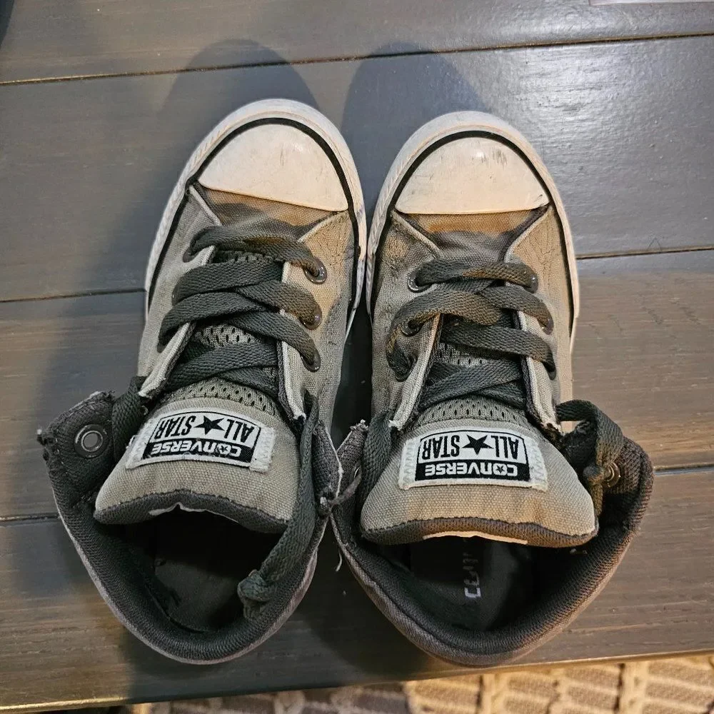 Converse Boy's Silver & Charcoal Chuck Taylor All Star Axel Old Sneaker Size 1